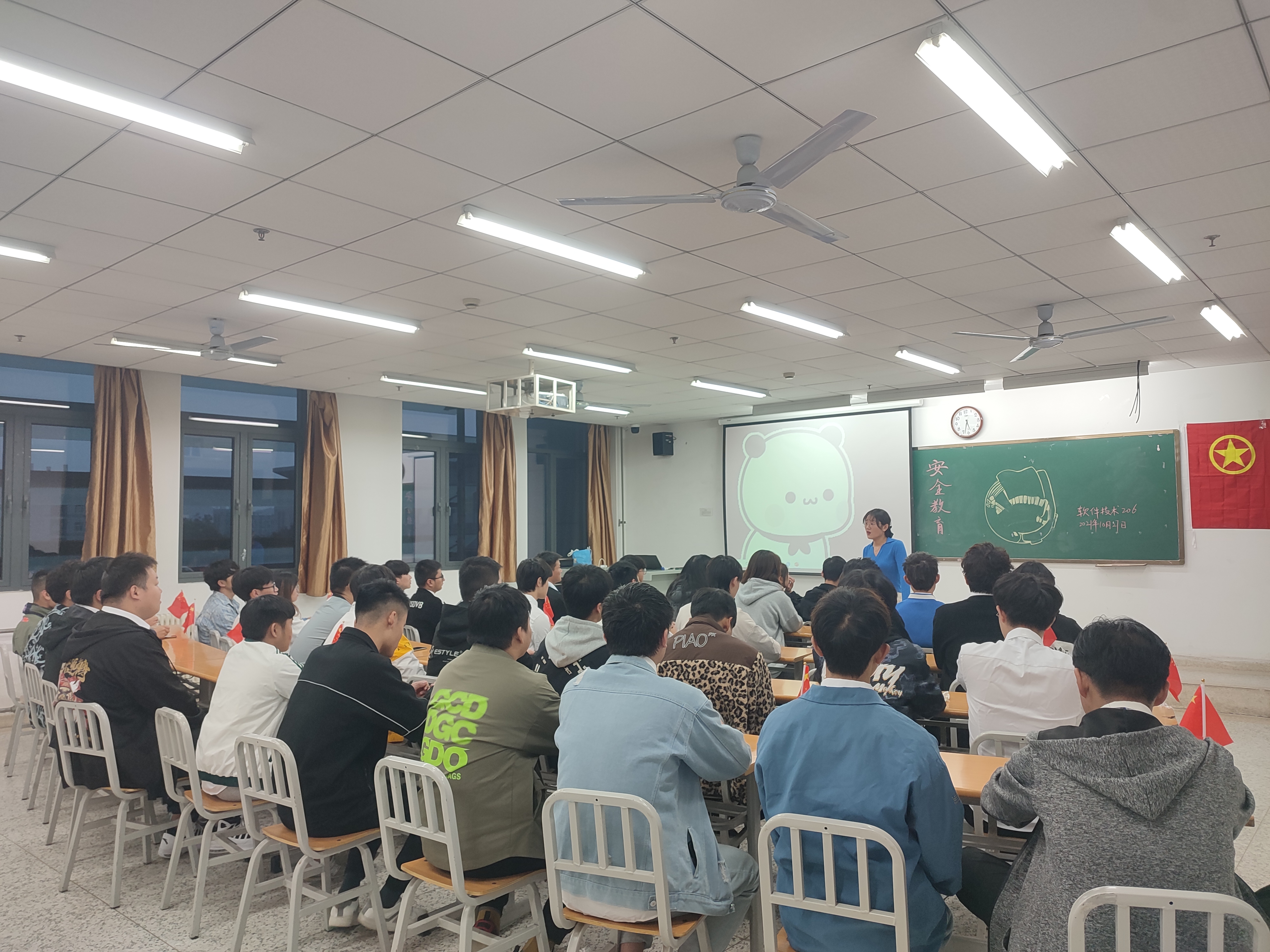 信息工程学院开展安全大排查及安全工作专题会议(图3)